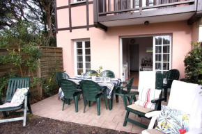 Very quiet house with shared swimming pool